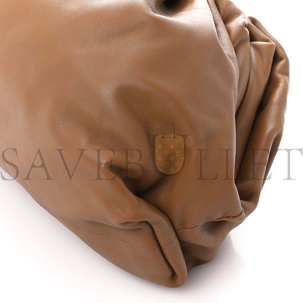 BOTTEGA VENETA SMOOTH BUTTER CALF THE POUCH OVERSIZED CLUTCH TEAK (39*19*9cm) BOTTEGA VENETA SMOOTH BUTTER CALF THE POUCH OVERSIZED CLUTCH TEAK (39*19*9cm)