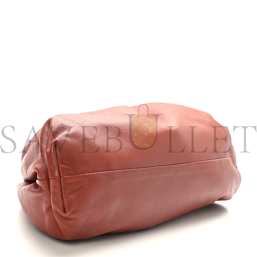 BOTTEGA VENETA SMOOTH BUTTER CALF THE POUCH OVERSIZED CLUTCH RUST (38*18*9cm) BOTTEGA VENETA SMOOTH BUTTER CALF THE POUCH OVERSIZED CLUTCH RUST (38*18*9cm)