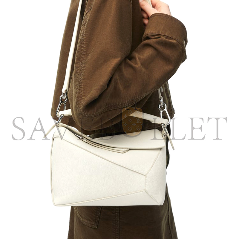LOEWE SMALL PUZZLE BAG IN SOFT GRAINED CALFSKIN A510P60X30-3 (24*16.5*10.5cm) LOEWE SMALL PUZZLE BAG IN SOFT GRAINED CALFSKIN A510P60X30-3 (24*16.5*10.5cm)